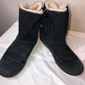 Kooloburra by ugg, black bootie, size 8!
